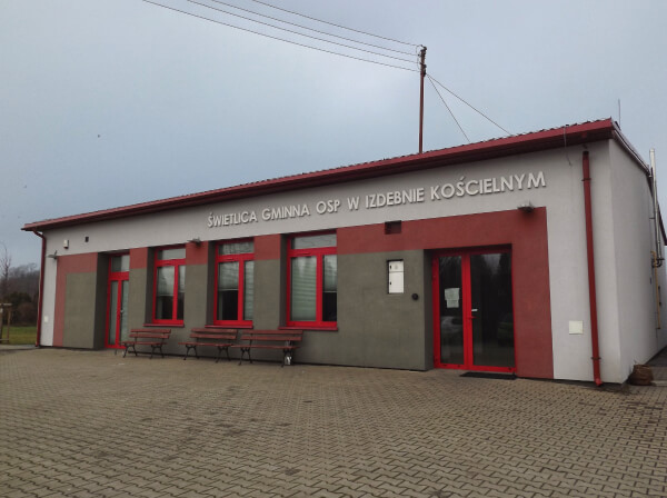 Budynek świetlicy w Izdebnie Kościelnym.