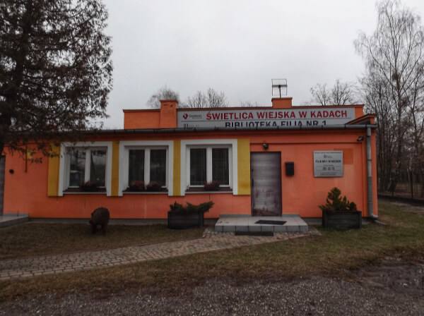 Budynek świetlicy w Kadach.