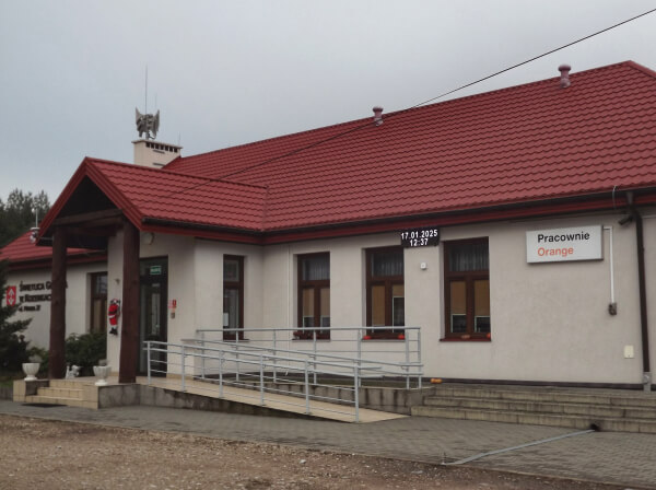 Budynek świetlicy w Kozerkach.