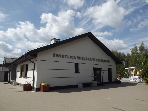 Budynek świetlicy w Szczęsnem.