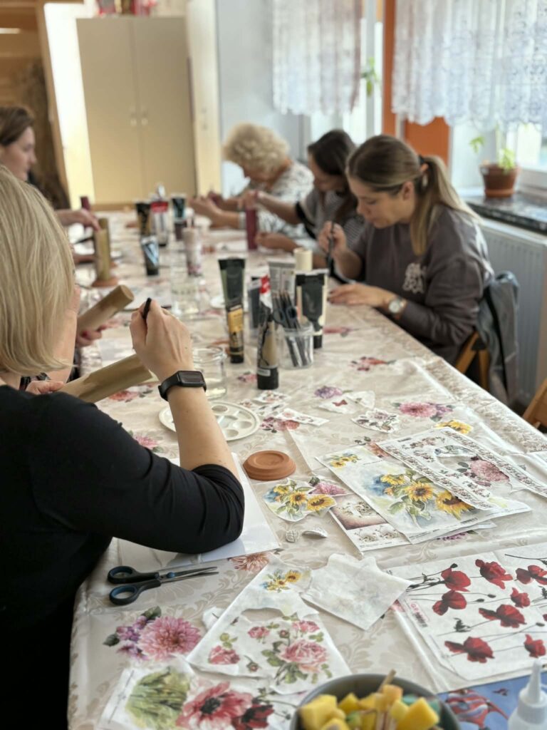 Świetlica w Kozerkach - Warsztaty z tworzenia Świeczników Wiosennych